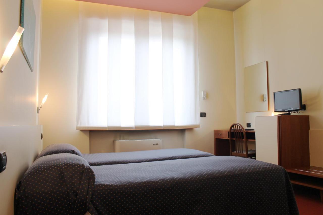 Hotel Oasi Tortona Zewnętrze zdjęcie
