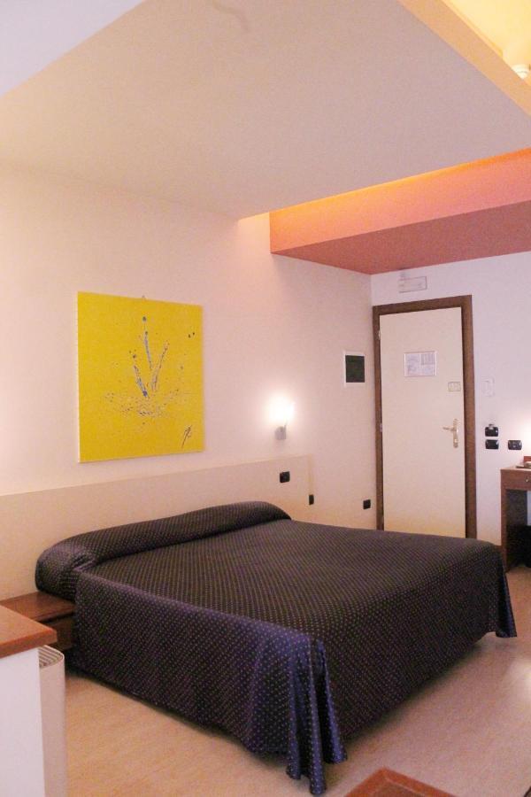 Hotel Oasi Tortona Zewnętrze zdjęcie
